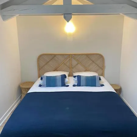 37m With Balcony With Pool! Lägenhet *